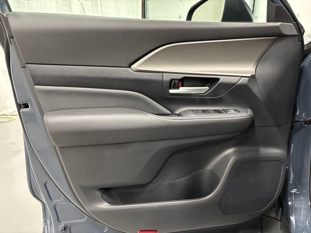 Used 2026 Toyota Grand Highlander AWD image 8