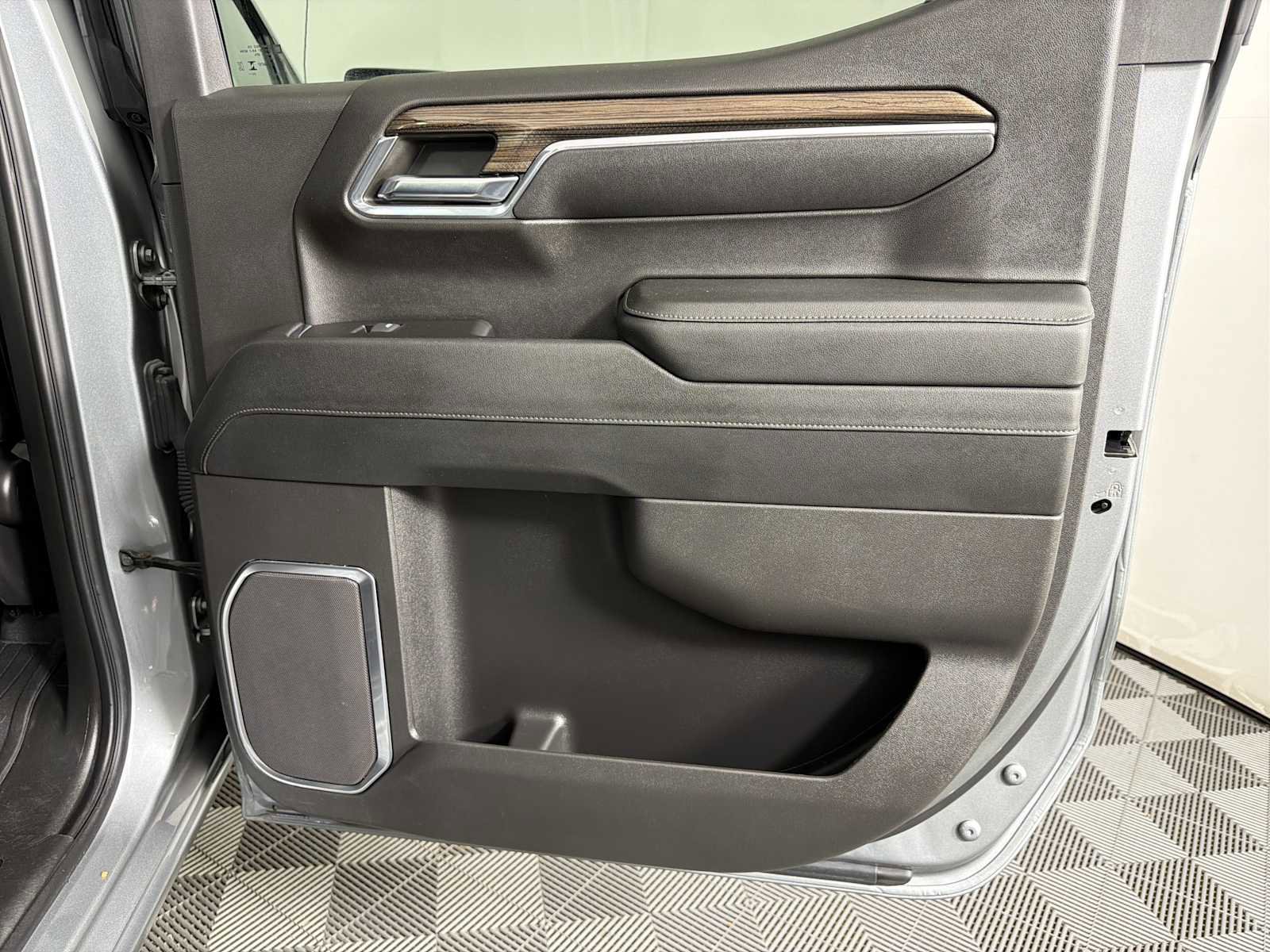 Used 2024 Chevrolet Silverado 1500 LT Trail Boss w/ LT Trail Boss Premium Package image 15