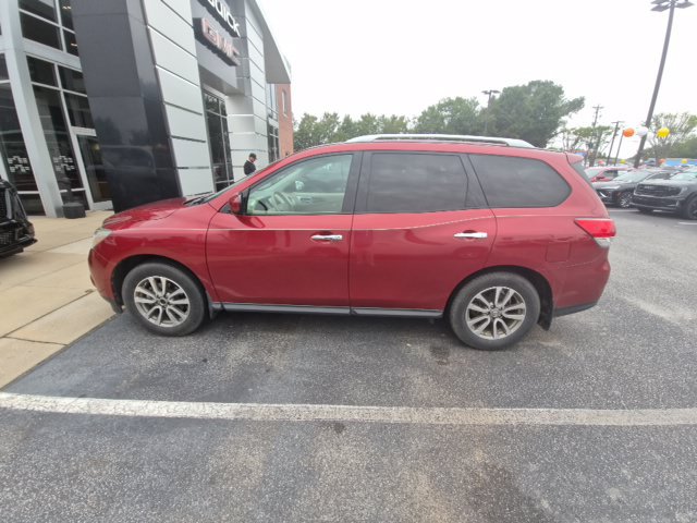 Used 2015 Nissan Pathfinder SV FWD image 1