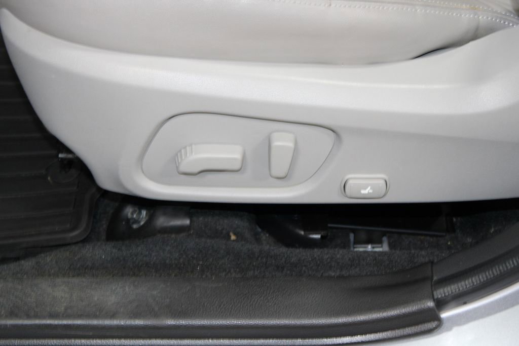 Used 2016 Subaru Forester 2.5i Touring w/ Eyesight & Navigation System AWD/4WD image 19