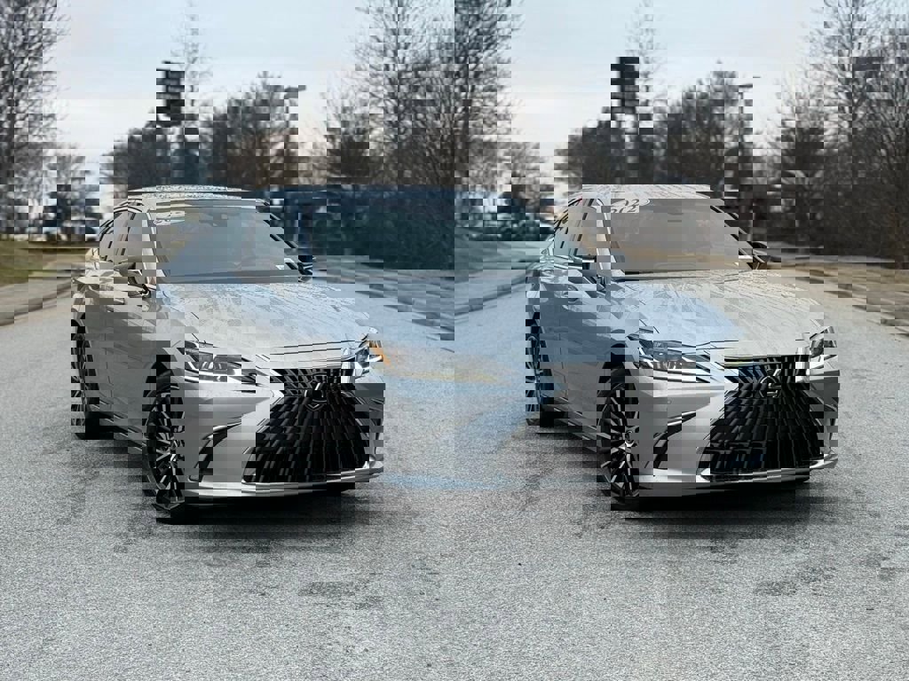 Used 2022 Lexus ES 350 w/ Premium Package image 2