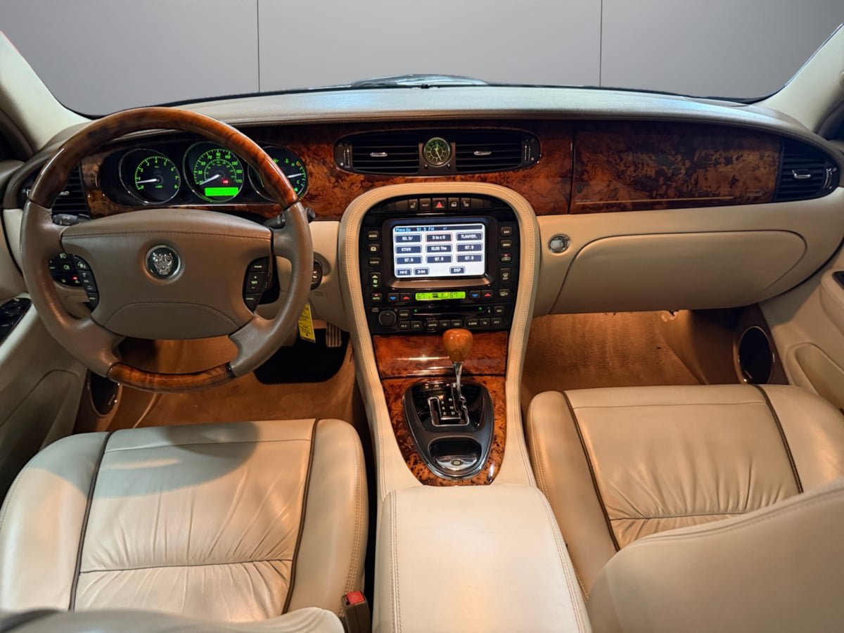 Used 2005 Jaguar XJ8 RWD image 12