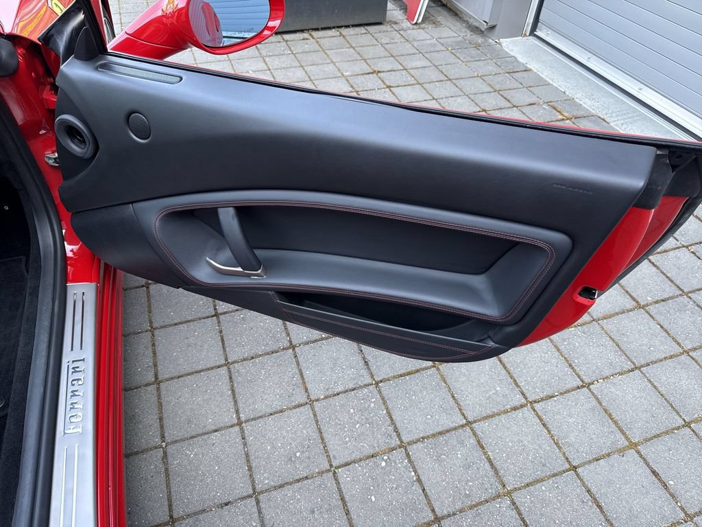Used 2010 Ferrari California RWD image 30