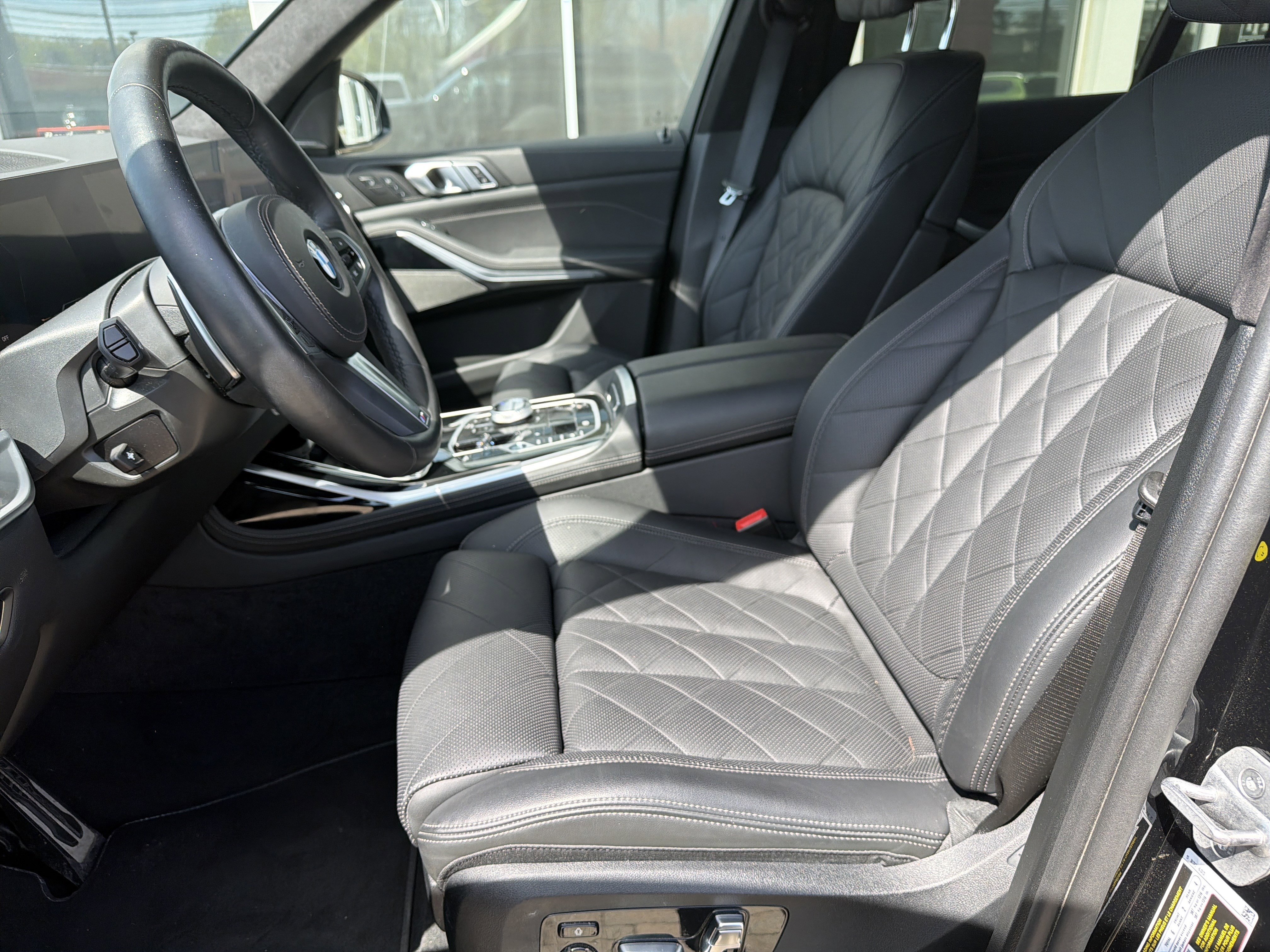 Used 2025 BMW X7 xDrive40i w/ Executive Package image 18