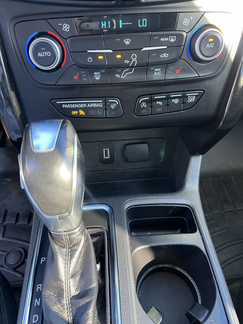 Used 2019 Ford Escape Titanium image 34