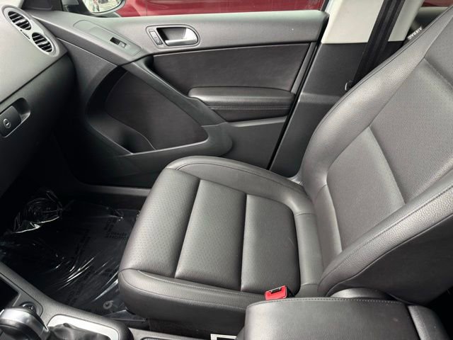 Used 2017 Volkswagen Tiguan S image 22