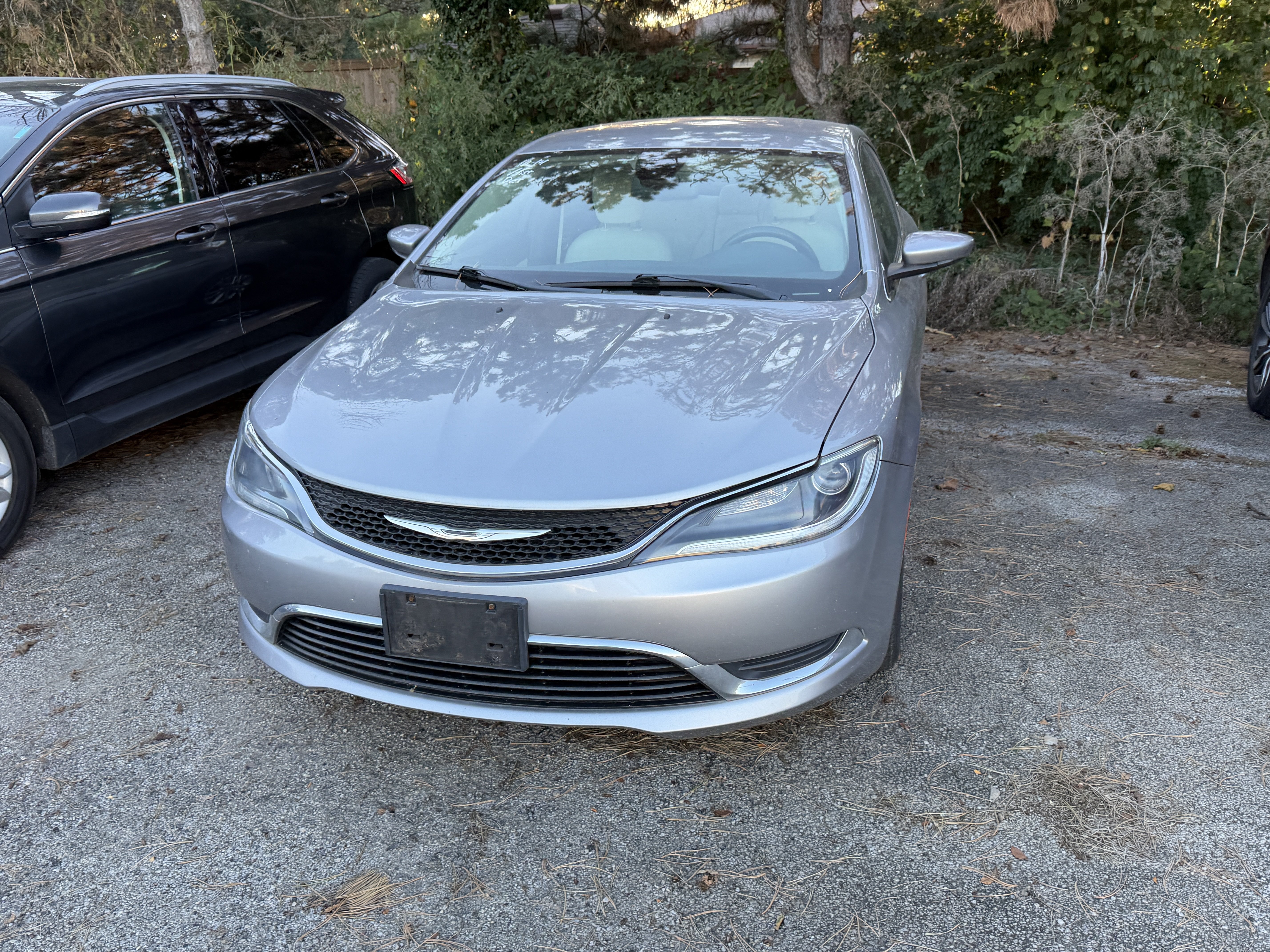 Used 2015 Chrysler 200 Limited FWD image 4