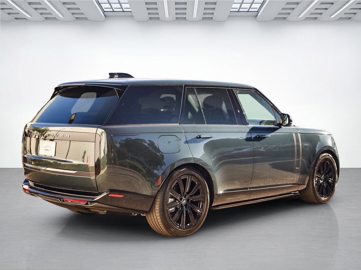 Used 2025 Land Rover Range Rover SE image 5