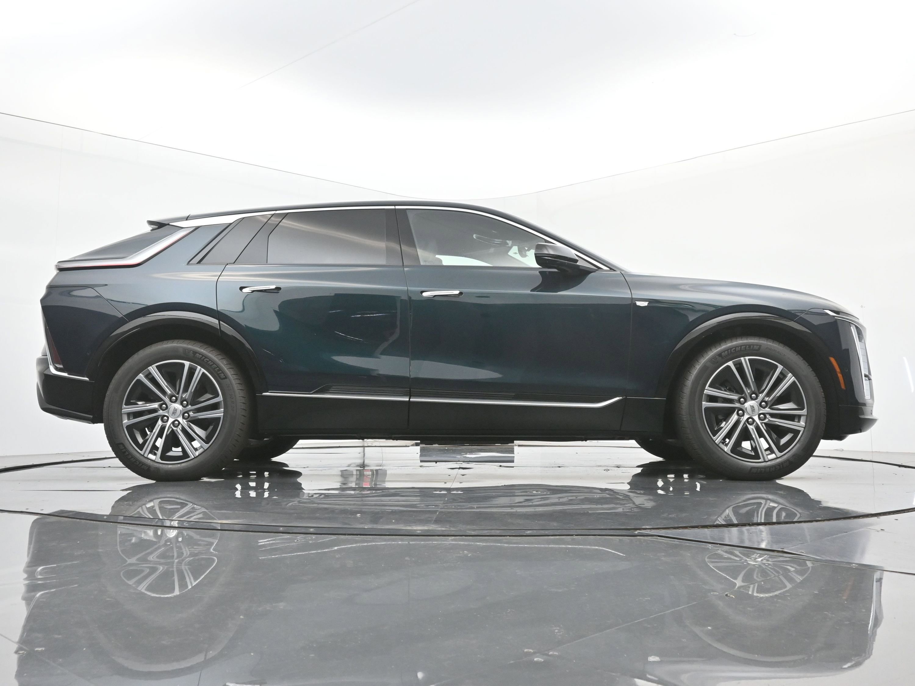 New 2025 Cadillac Lyriq Luxury image 20