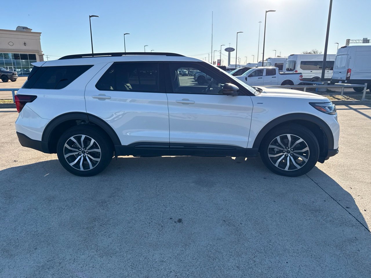 Used 2025 Ford Explorer ST-Line AWD/4WD image 18