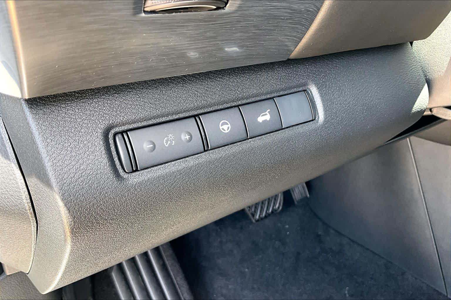 New 2026 Nissan Pathfinder SL w/ SL Premium Package FWD image 14