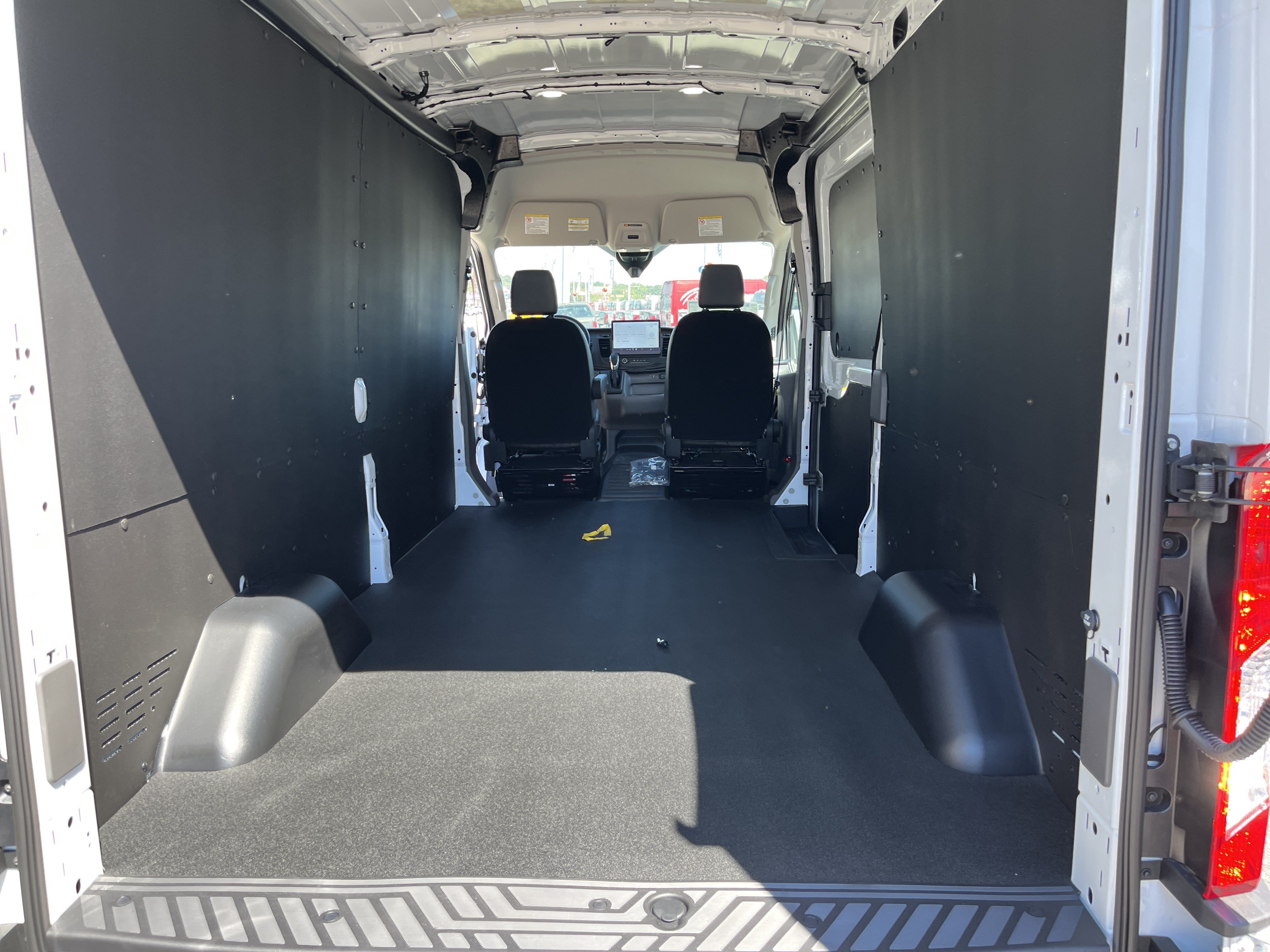 New 2026 Ford Transit 250 148 Medium Roof w/ Load Area Protection Package RWD image 31