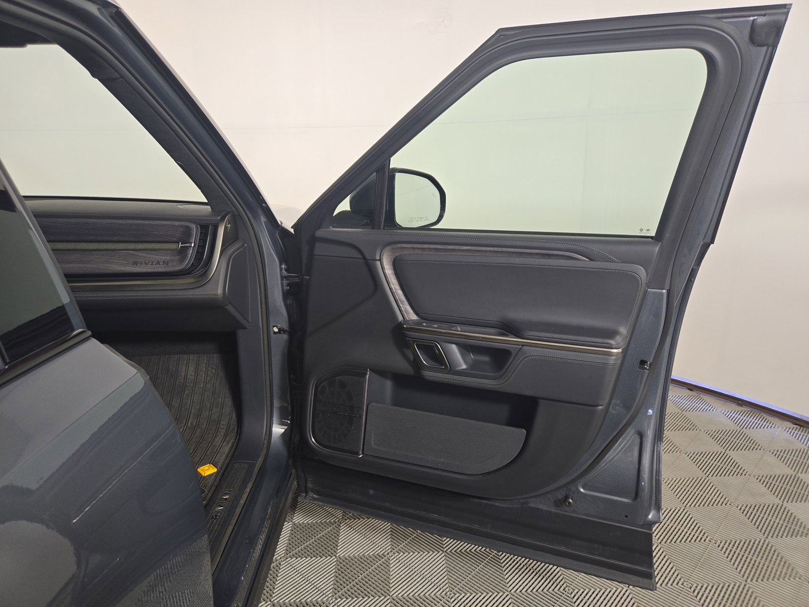 Used 2022 Rivian R1S Launch Edition image 18