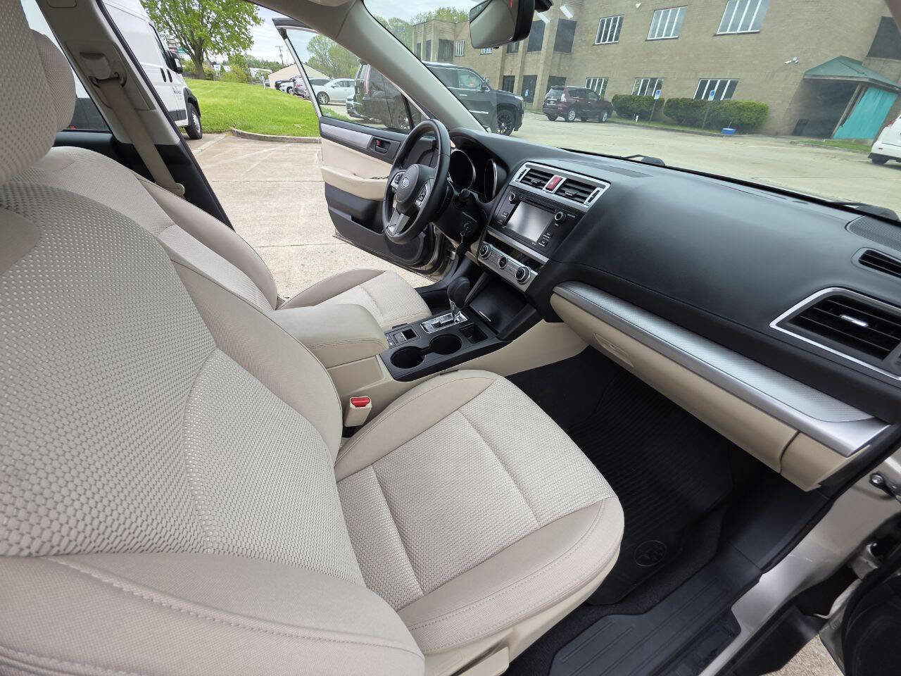 Used 2017 Subaru Outback 2.5i AWD/4WD image 15