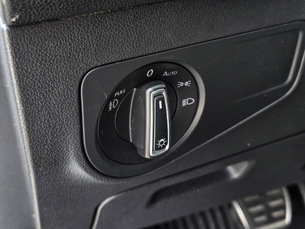 Used 2021 Volkswagen Tiguan SE R-Line FWD image 17