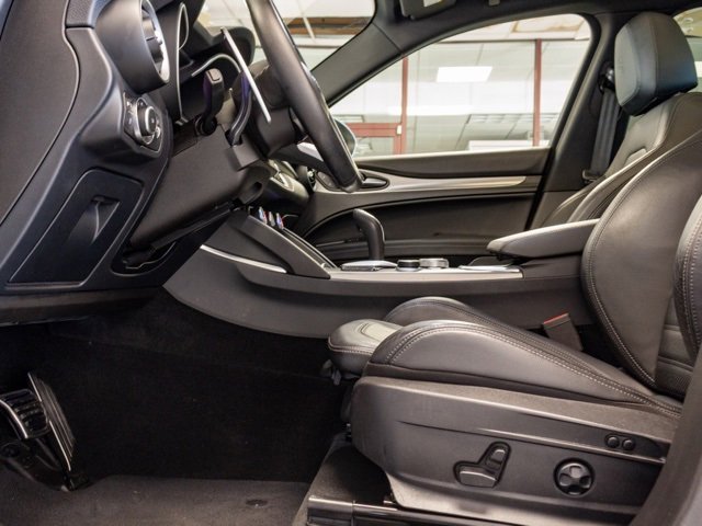 Used 2022 Alfa Romeo Stelvio Veloce image 10