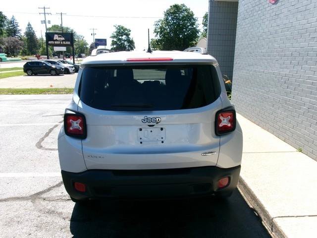 Used 2017 Jeep Renegade Latitude w/ Cold Weather Group AWD/4WD image 5