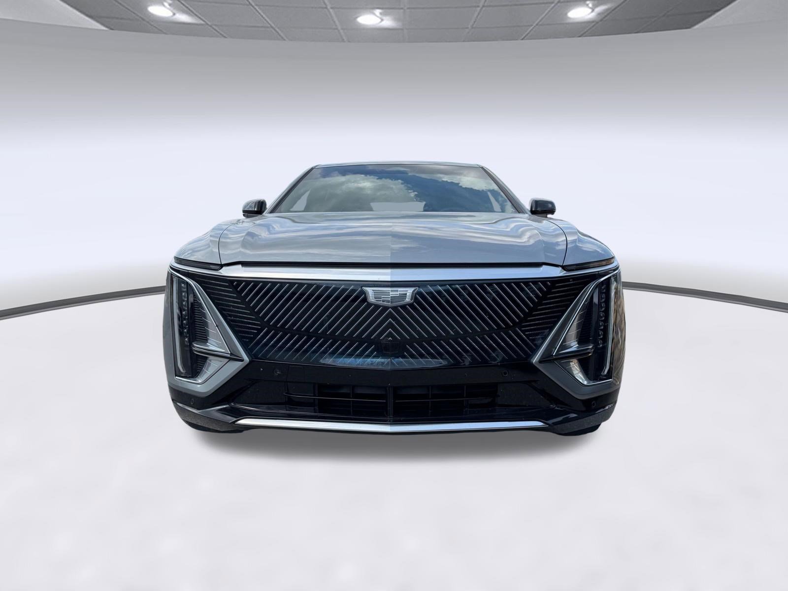 Used 2024 Cadillac Lyriq Tech AWD/4WD image 3