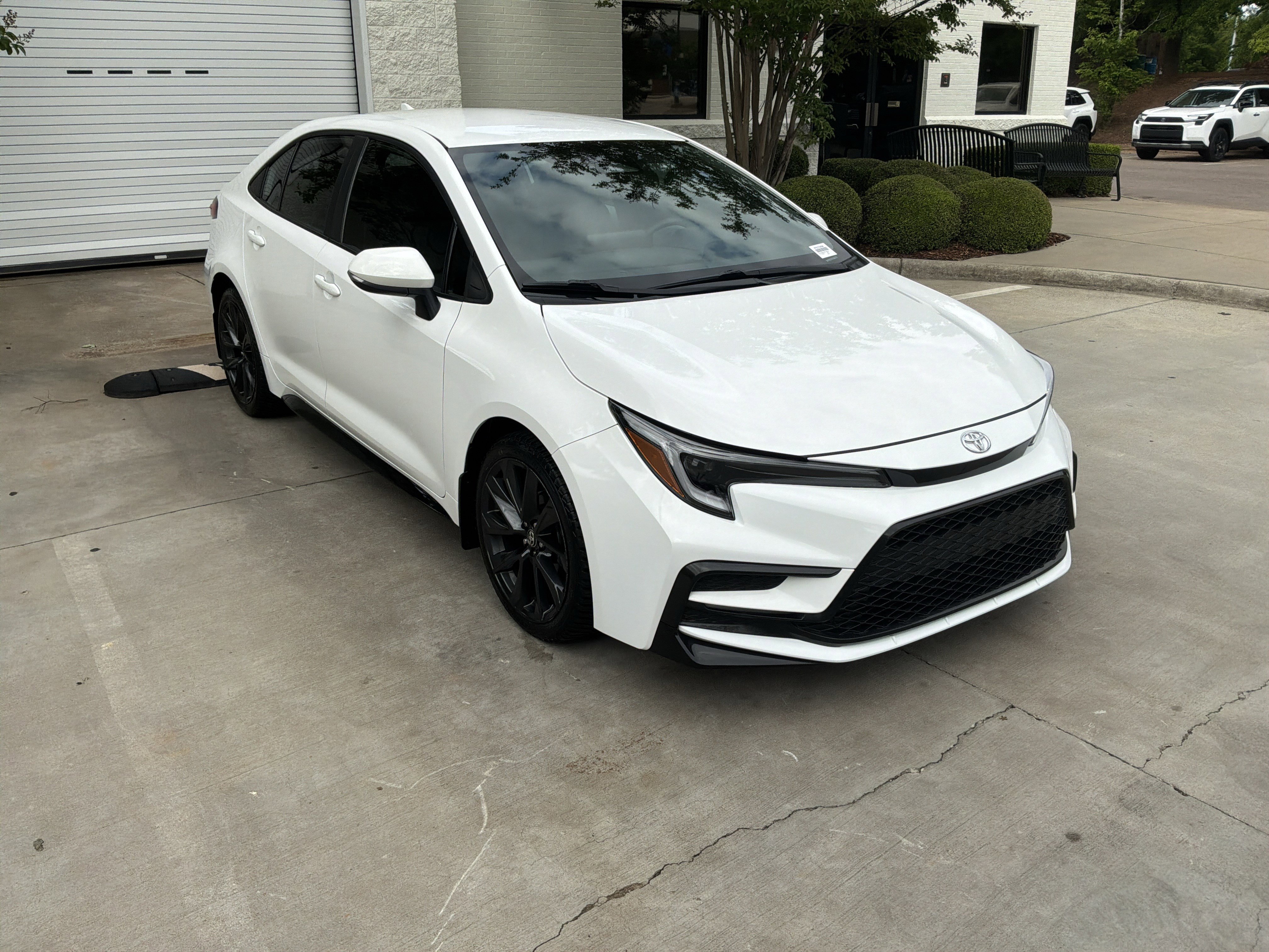 Used 2024 Toyota Corolla SE FWD image 2