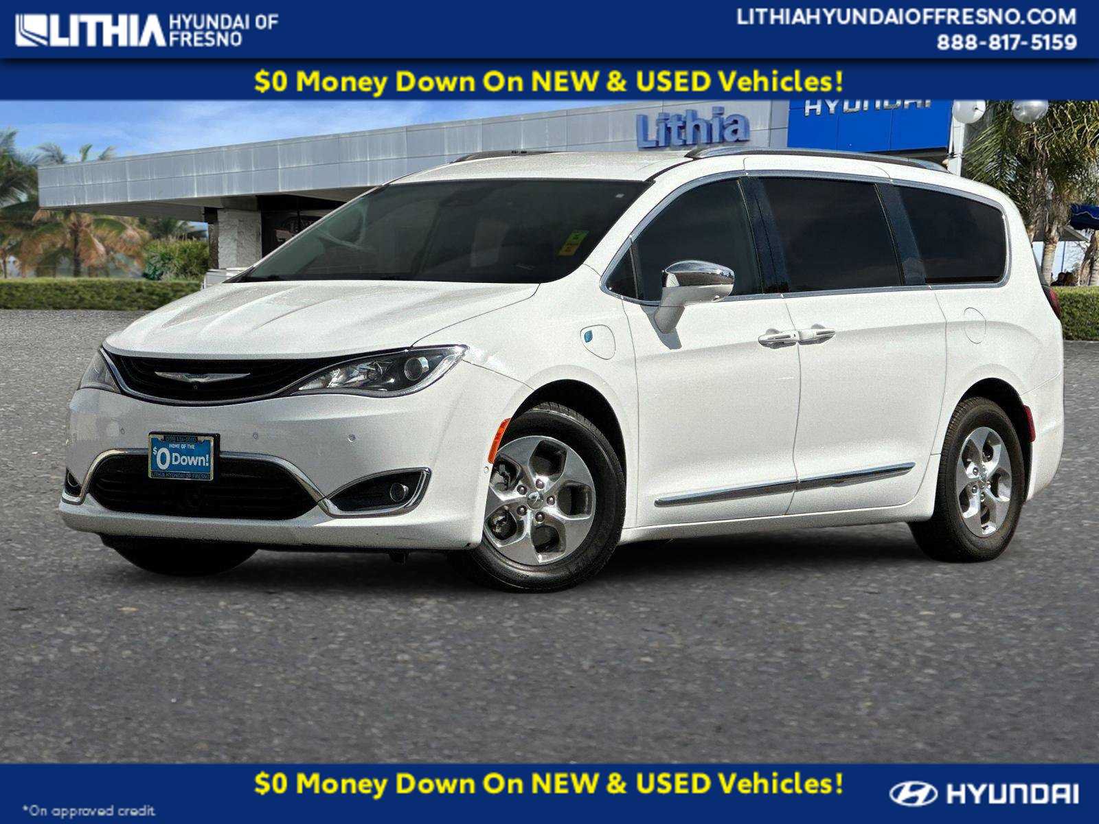 Used 2018 Chrysler Pacifica Limited w/ Advanced Safetytec Group FWD image 1