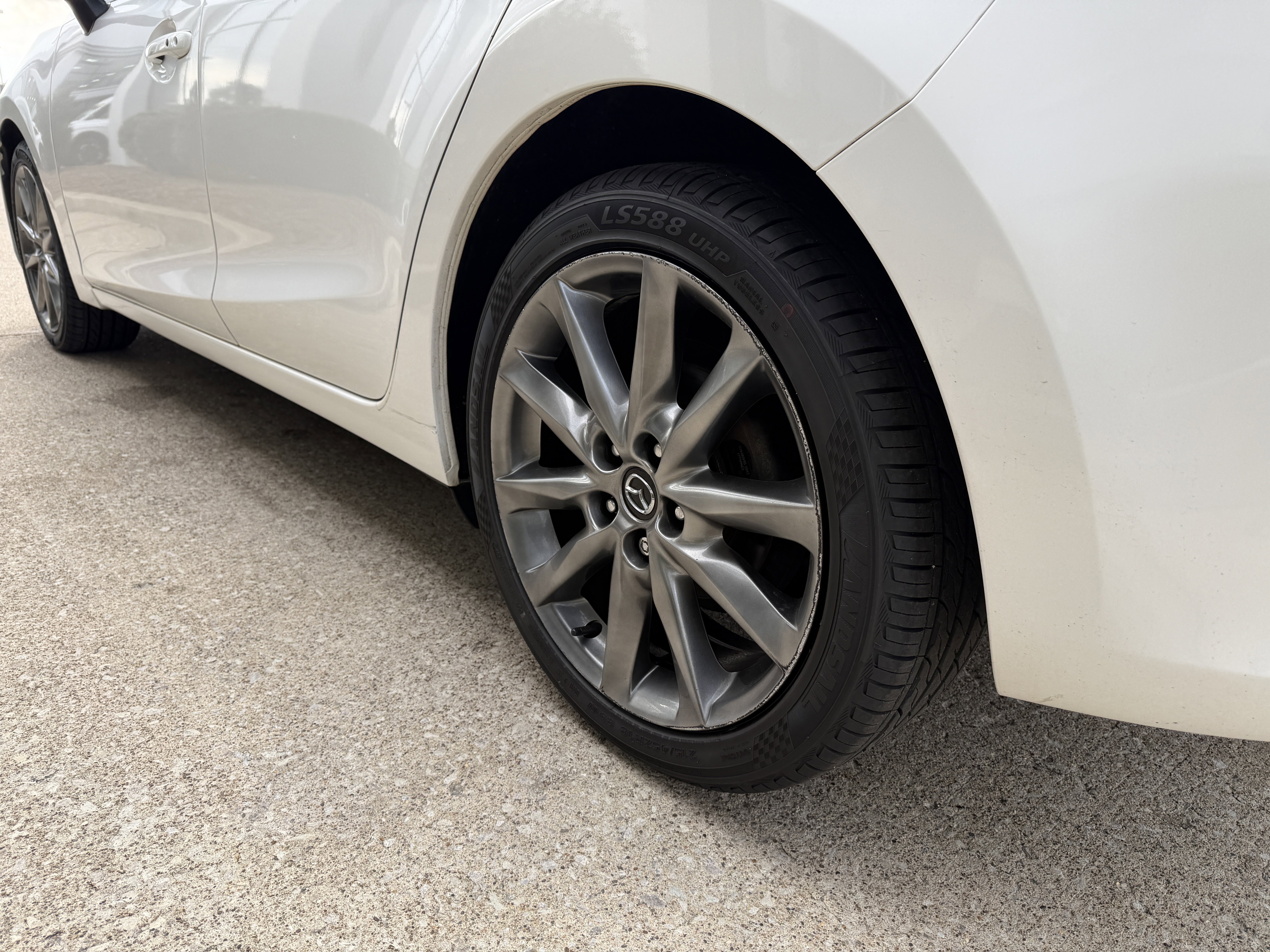 Used 2018 MAZDA MAZDA3 Grand Touring w/ Premium Equipment Package image 14