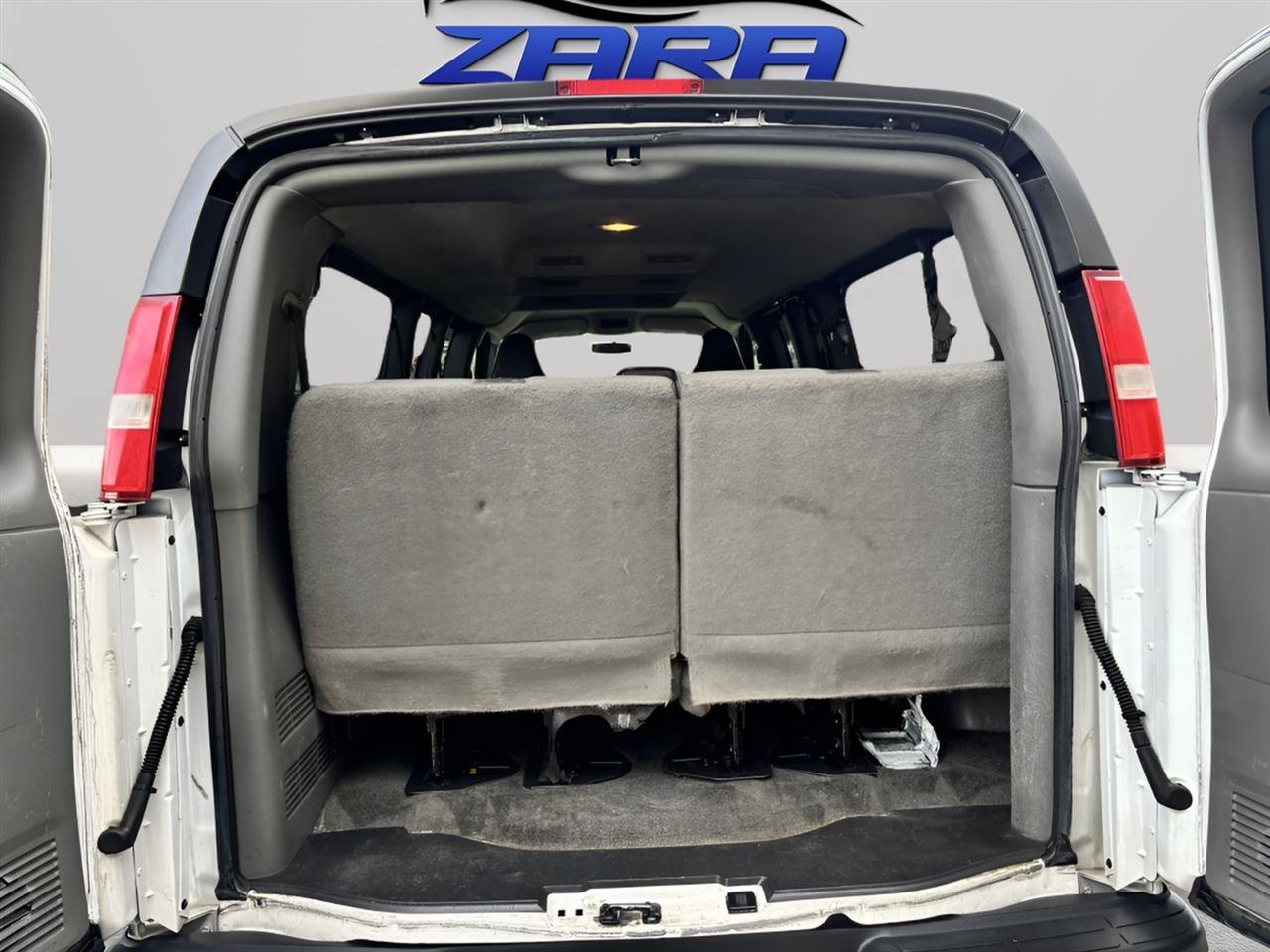 Used 2016 Chevrolet Express 3500 LT w/ LT Preferred Equipment Group RWD image 21
