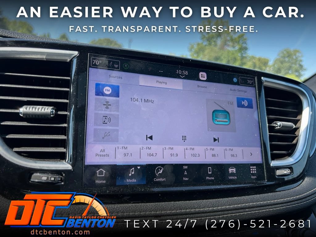 Used 2025 Chrysler Pacifica Limited FWD image 11