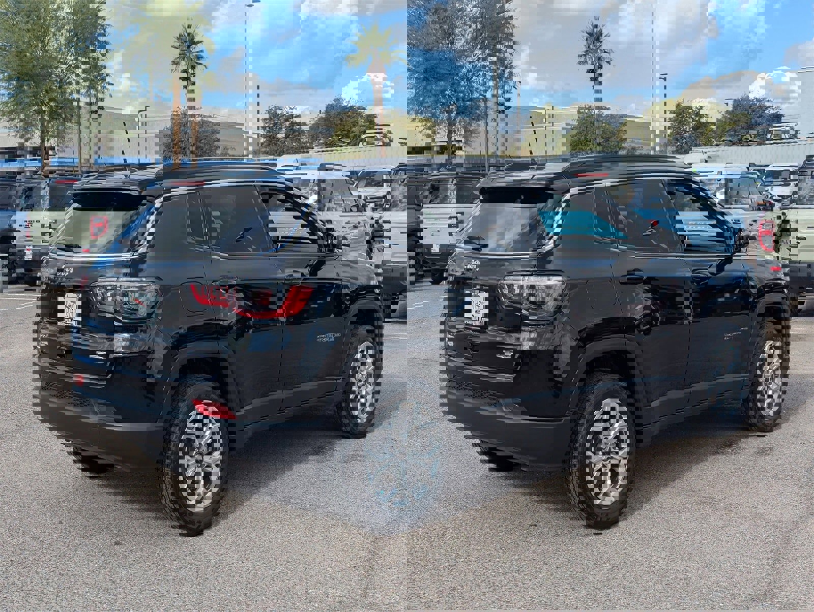 Used 2025 Jeep Compass Latitude image 27