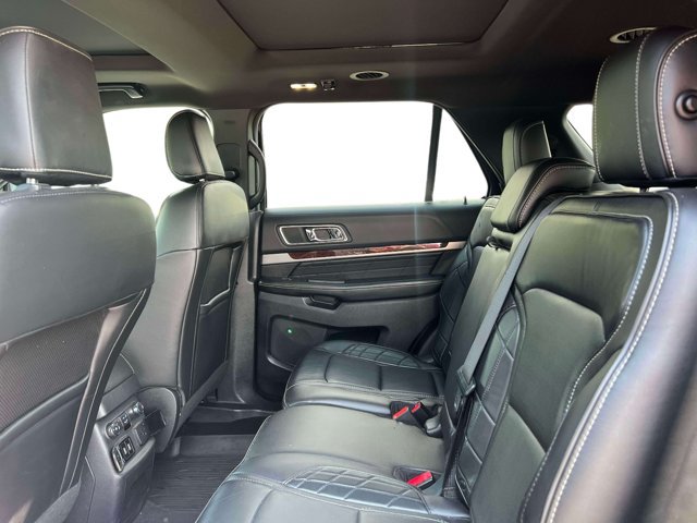 Used 2019 Ford Explorer Platinum AWD/4WD image 16