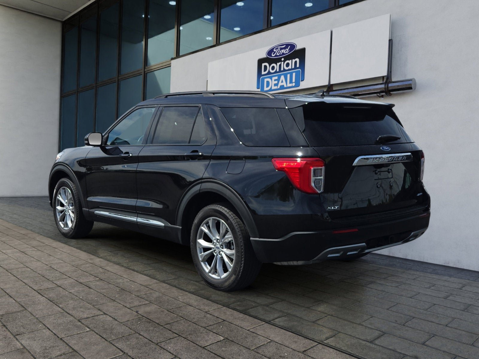 Certified 2023 Ford Explorer XLT w/ Equipment Group 202A AWD/4WD image 5