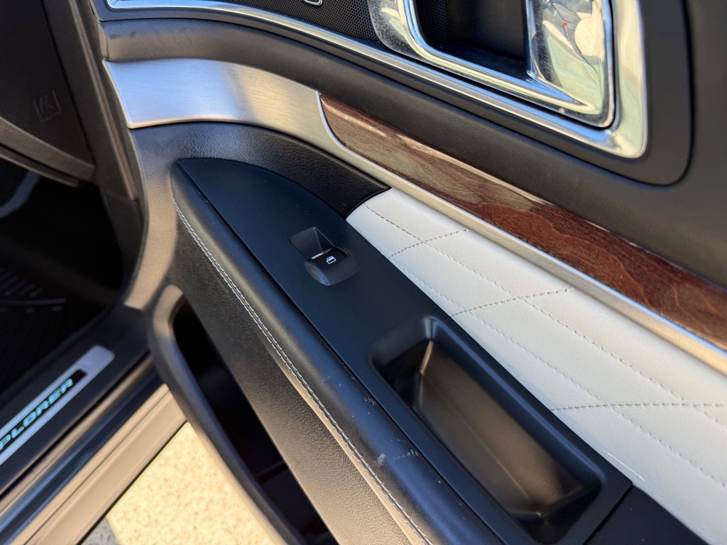 Used 2018 Ford Explorer Platinum AWD/4WD image 28