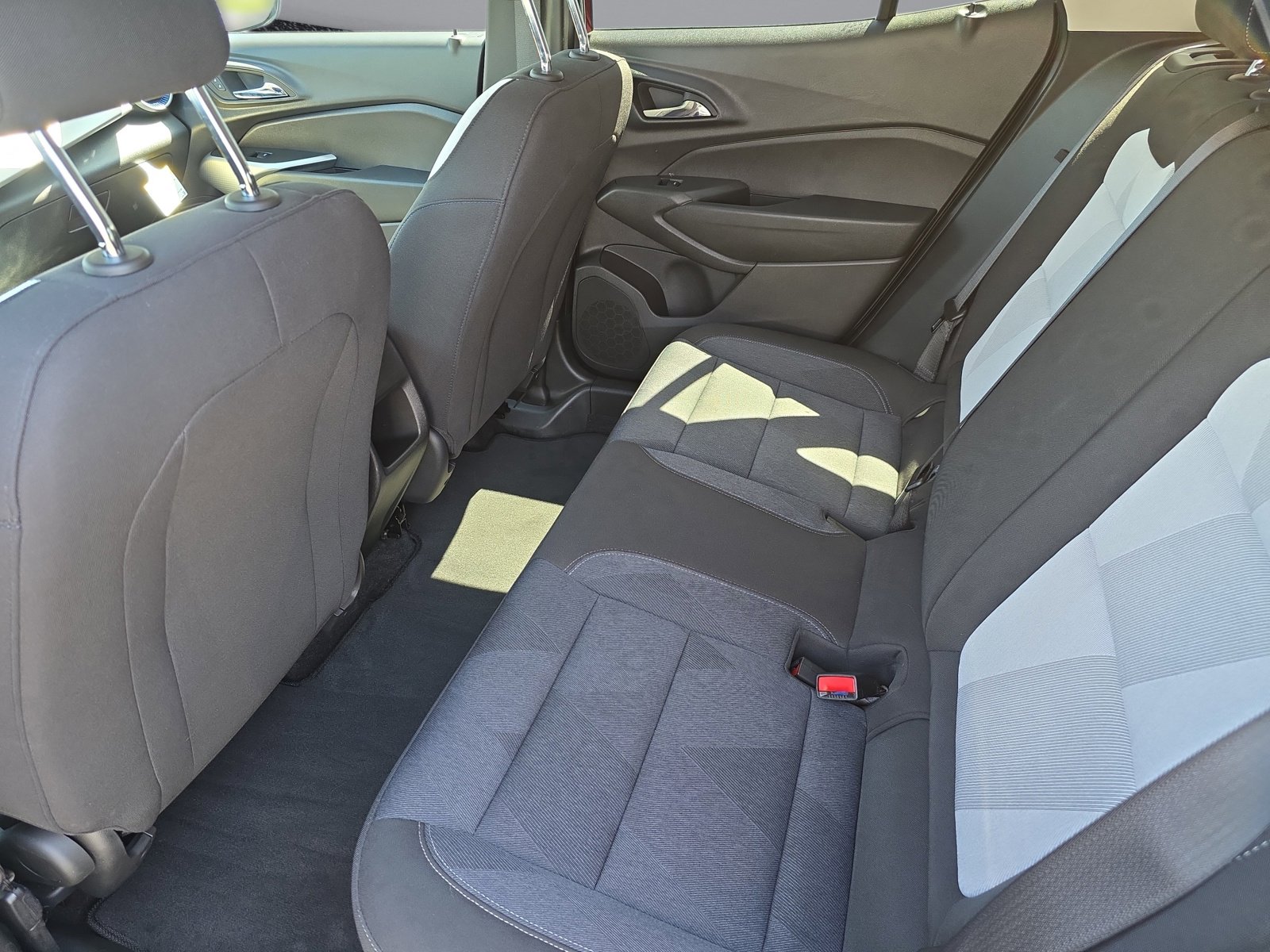 Used 2024 Chevrolet Trax LS w/ LS Convenience Package FWD image 31