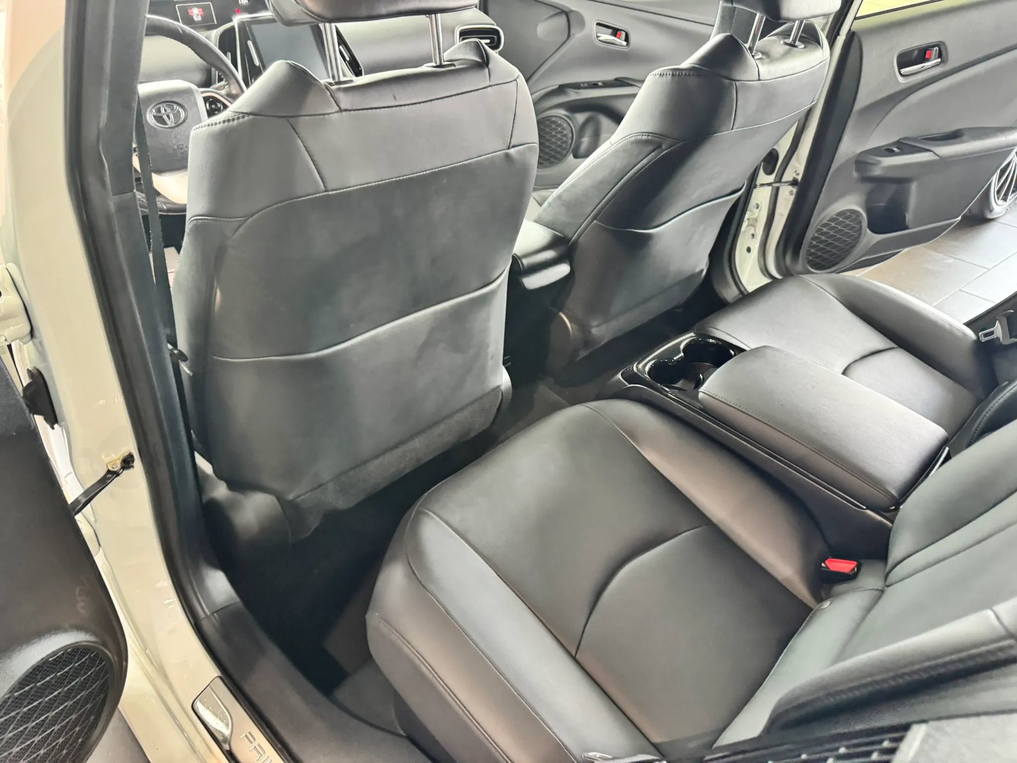 Used 2018 Toyota Prius Prime Advanced image 18