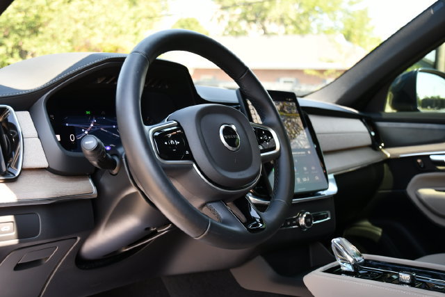 New 2026 Volvo XC90 B6 Plus w/ Protection Package Premier AWD/4WD image 12