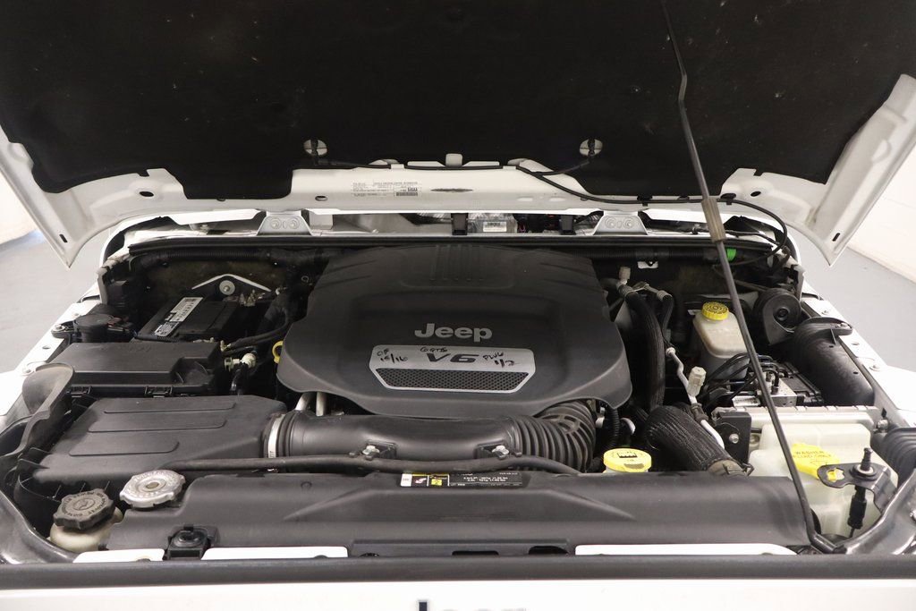 Certified 2017 Jeep Wrangler Unlimited Rubicon w/ Connectivity Group image 22