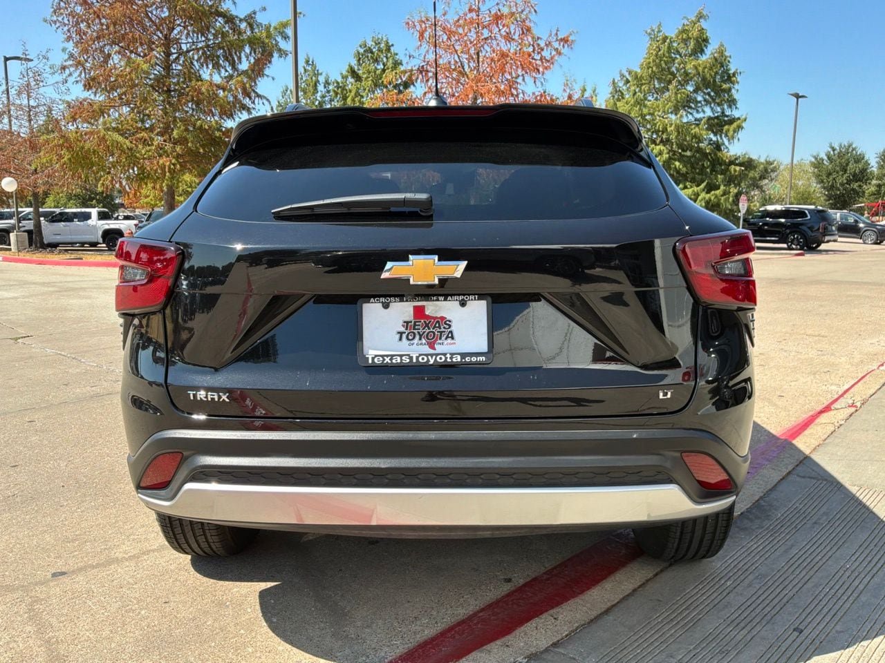 Used 2025 Chevrolet Trax LT FWD image 7