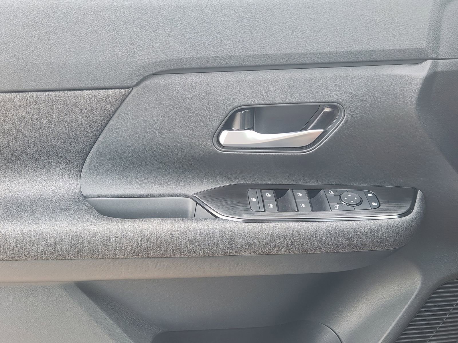 New 2026 Nissan Kicks SV image 21