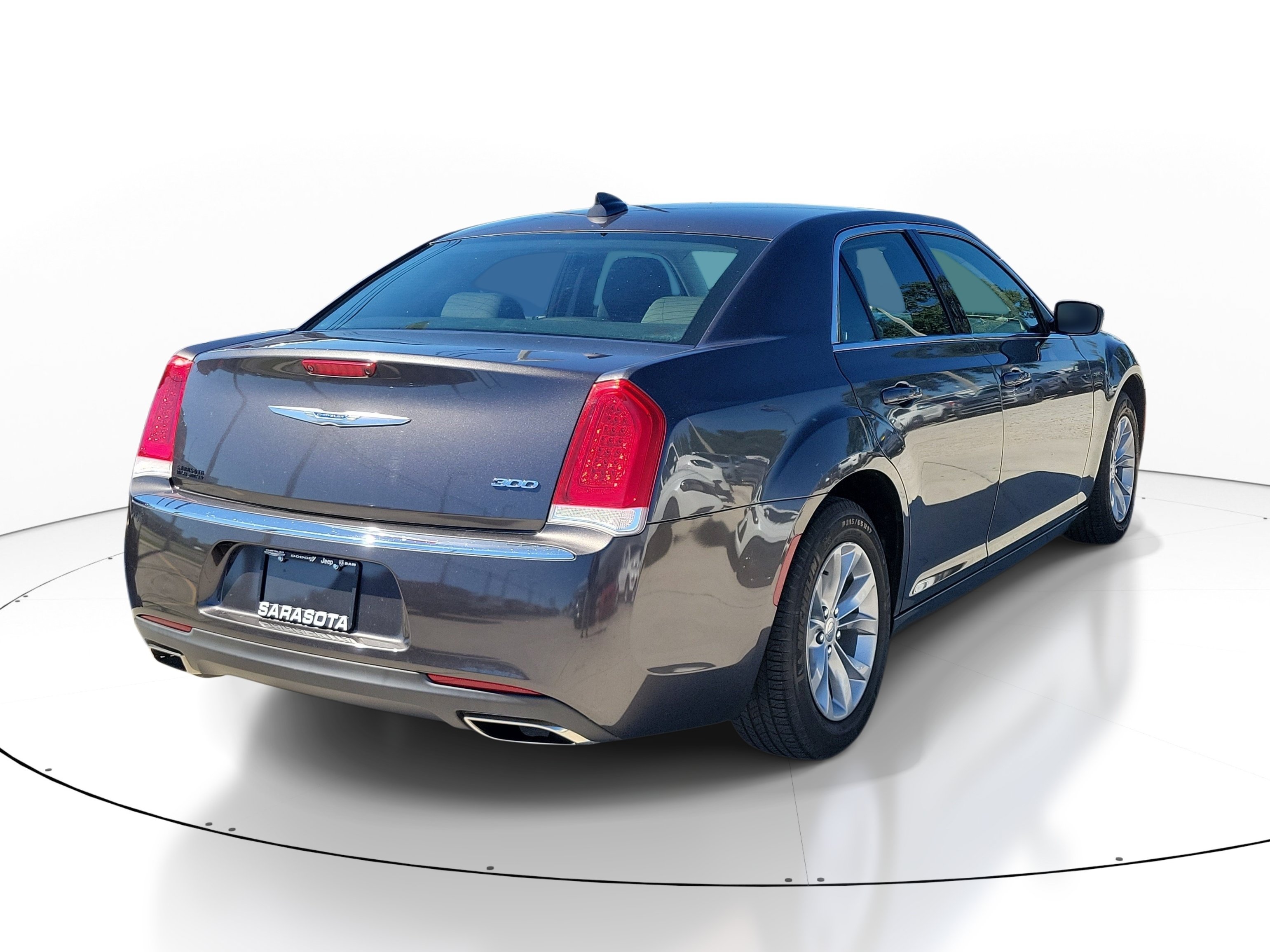 Used 2019 Chrysler 300 Touring RWD image 6