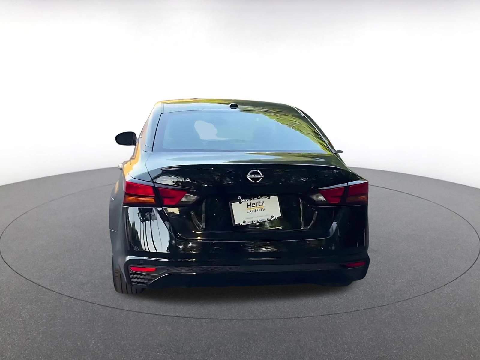 Used 2025 Nissan Altima 2.5 SV FWD image 12
