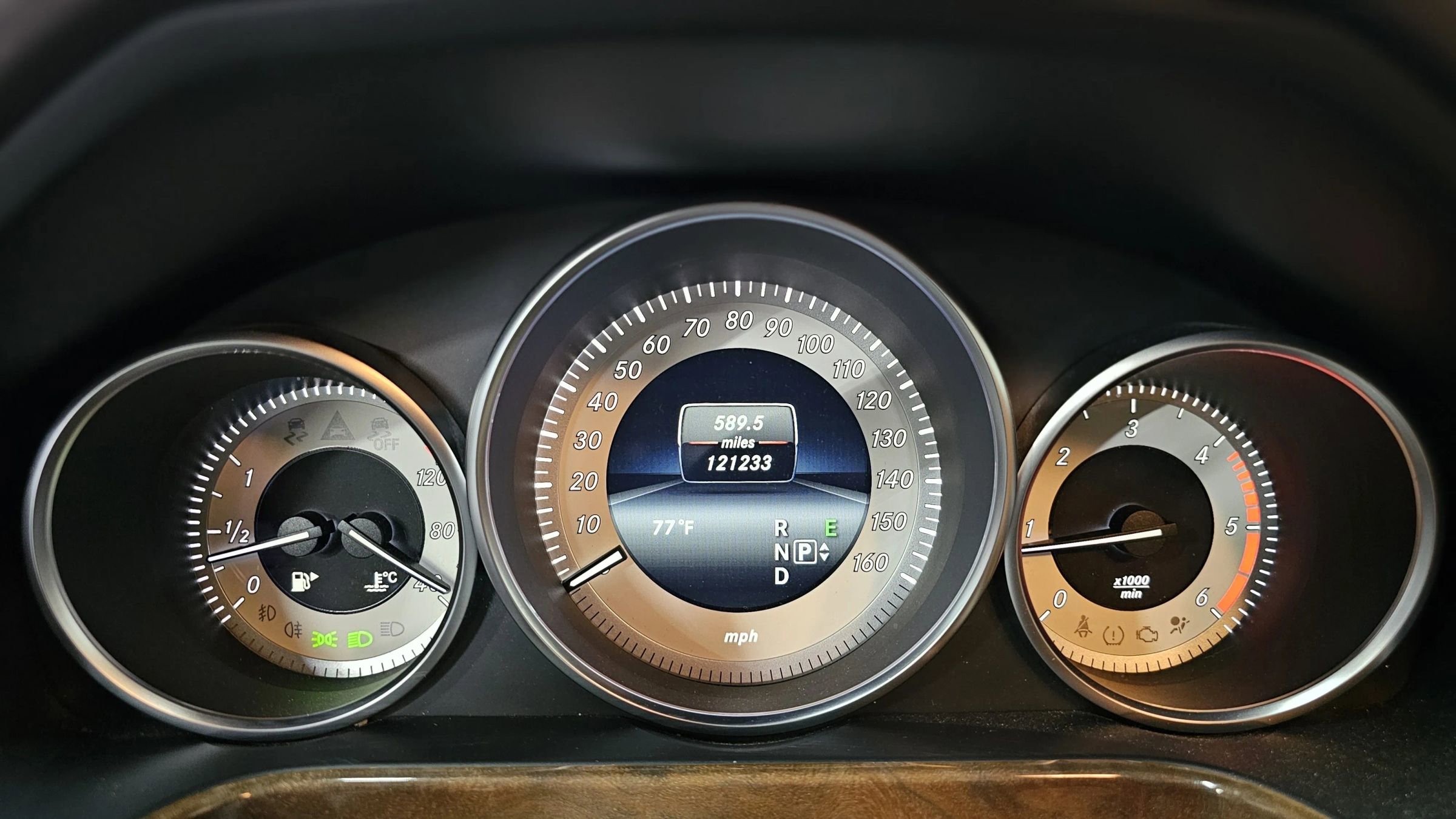 Used 2014 Mercedes-Benz E 250 BlueTEC Sedan image 15