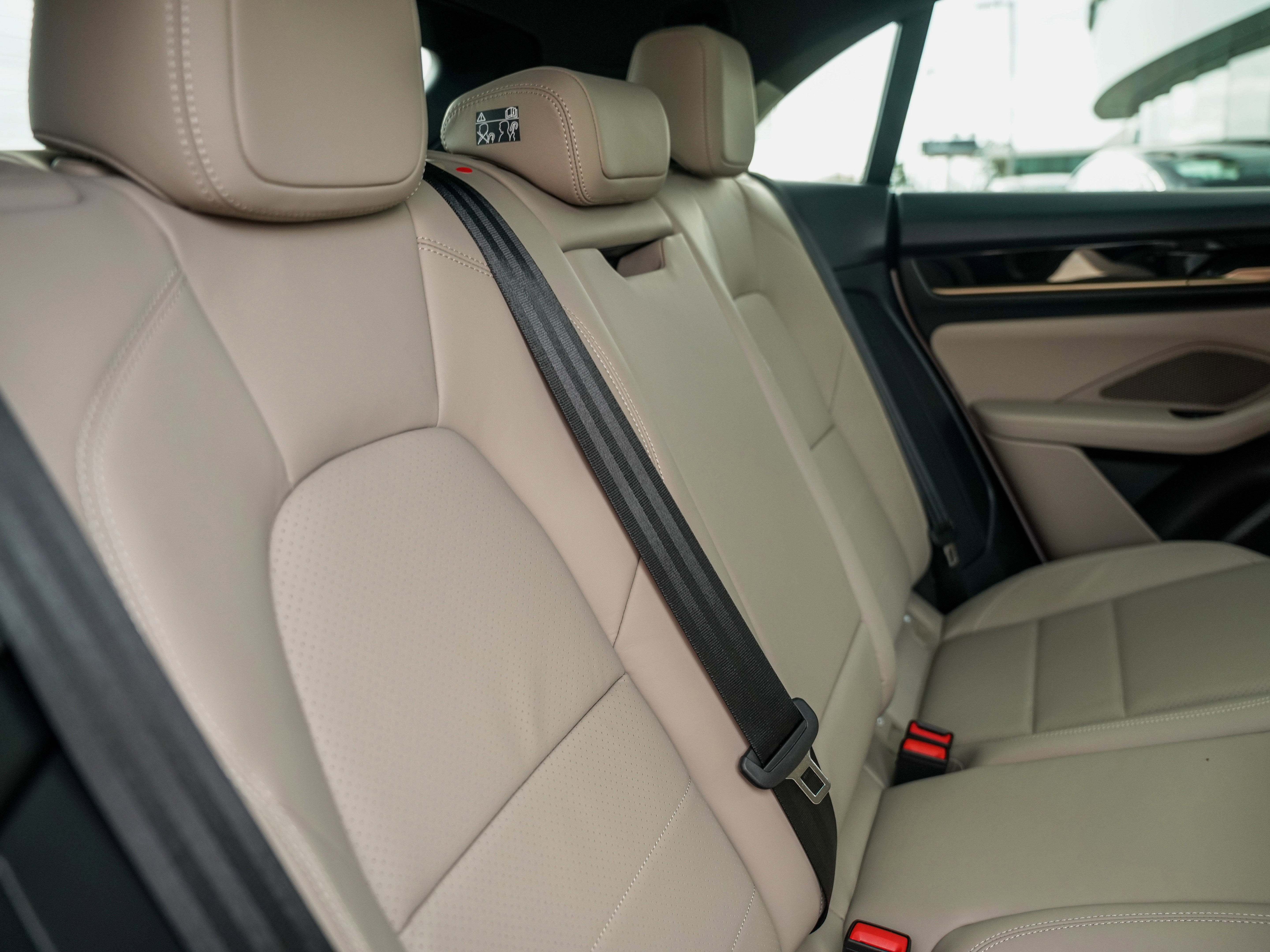 Certified 2025 Porsche Macan Electric image 30