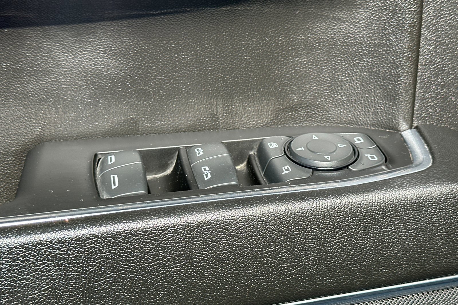 Used 2024 GMC Sierra 1500 SLT image 12