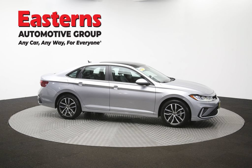 Used 2025 Volkswagen Jetta SE FWD image 45