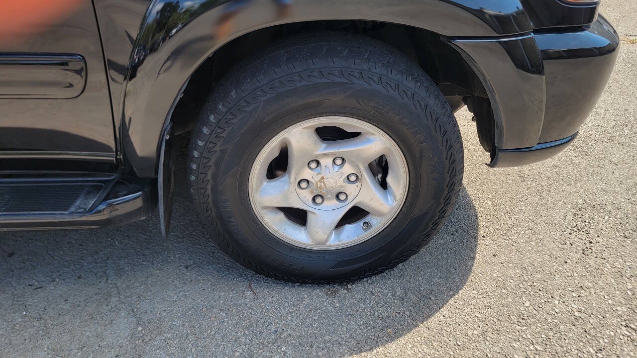 Used 2002 Toyota Sequoia SR5 w/ Preferred Pkg RWD image 28