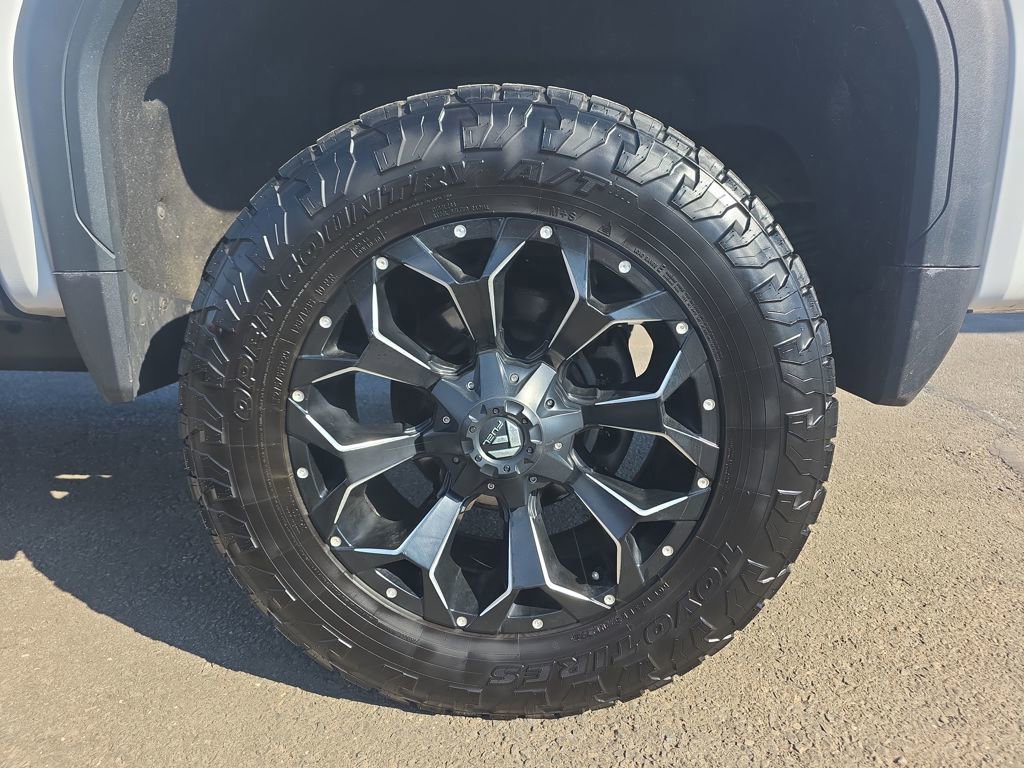 Used 2021 GMC Sierra 2500 AT4 w/ AT4 Premium Plus Package image 13