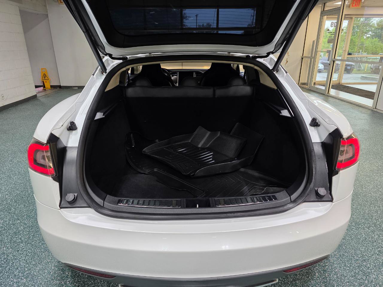 Used 2012 Tesla Model S Signature Performance RWD image 22