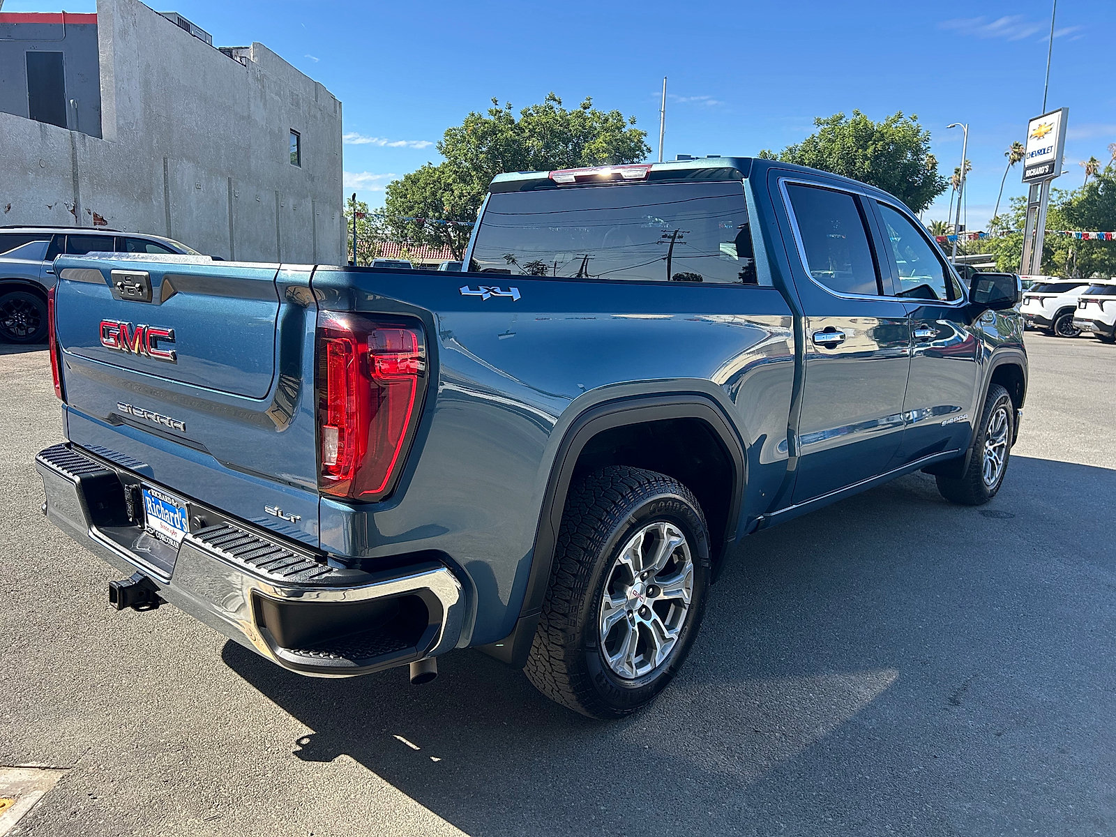 Used 2024 GMC Sierra 1500 SLT AWD/4WD image 3