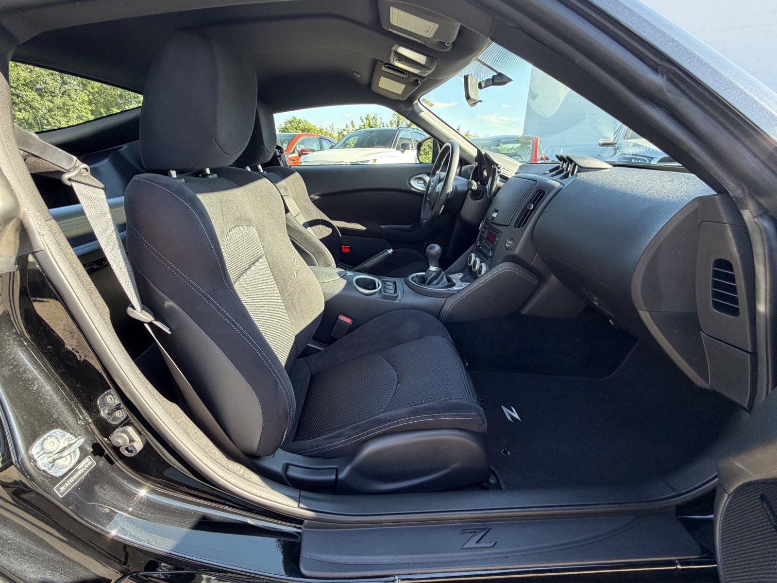 Used 2017 Nissan 370Z Coupe RWD image 26