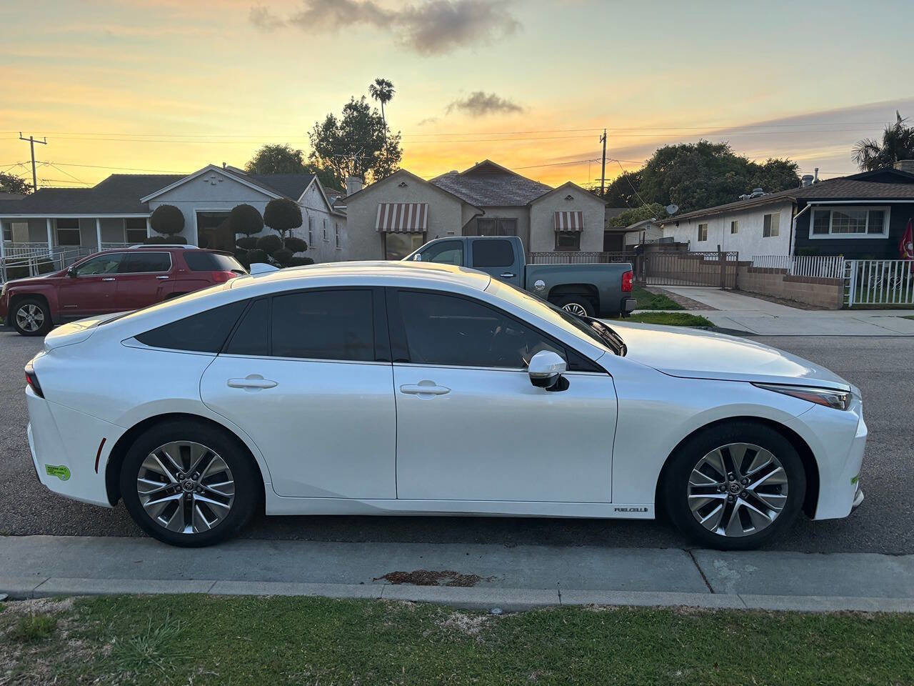 Used 2023 Toyota Mirai XLE 4dr Sedan image 4
