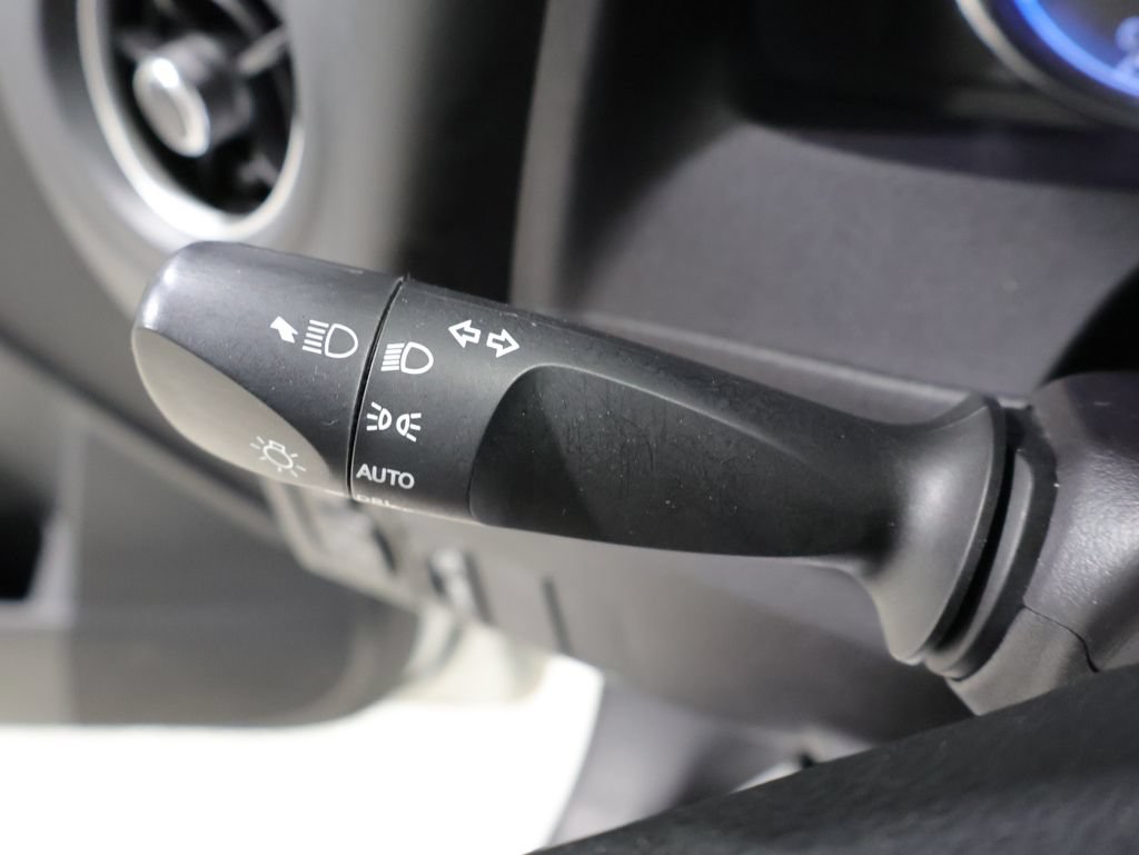 Used 2018 Toyota Corolla LE FWD image 33